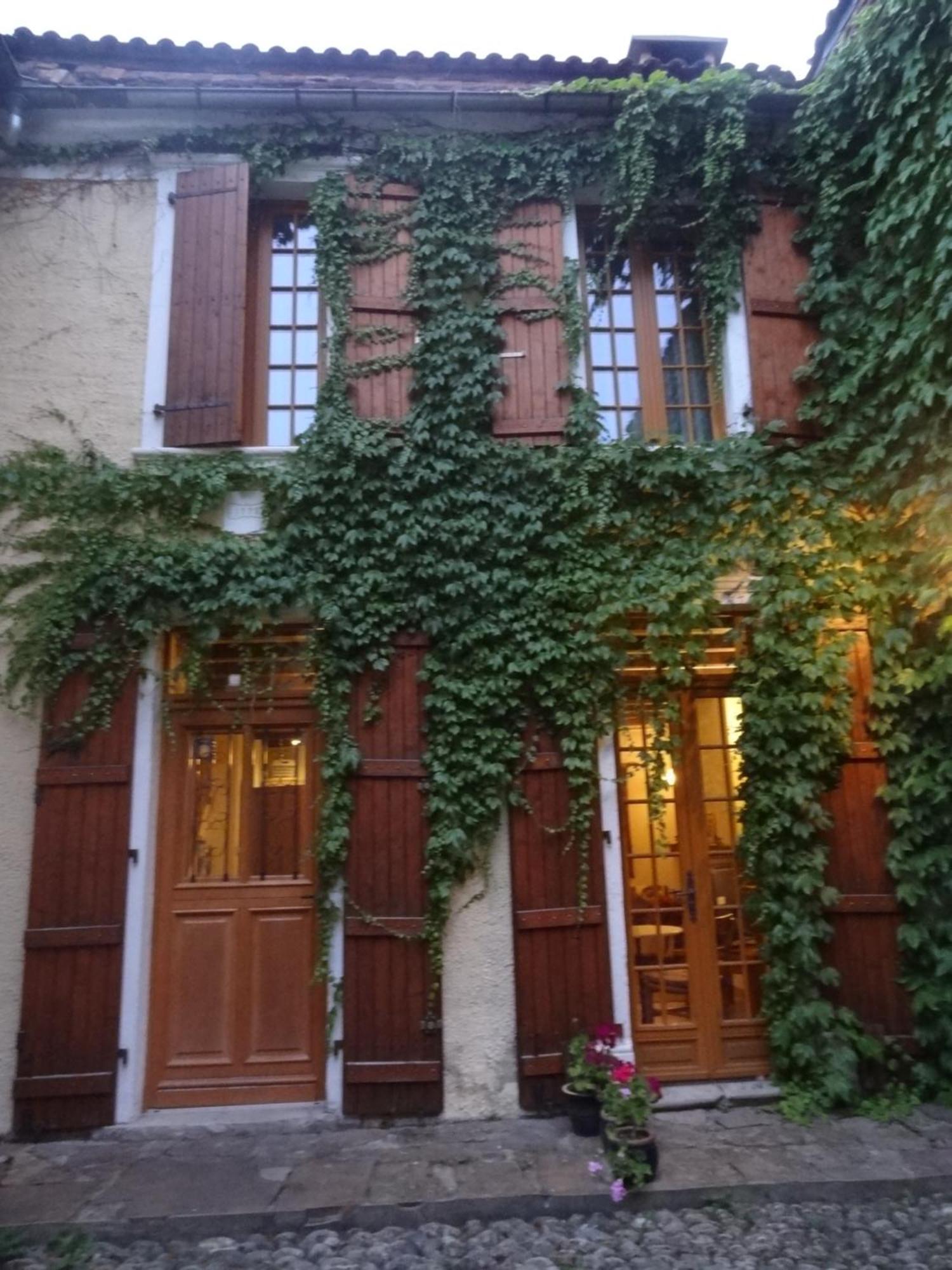 Le Pelerine Villa Sauveterre-de-Bearn Exterior photo